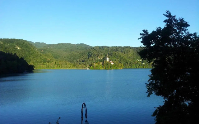 Pletna Lake View Apartment (Ground Floor)