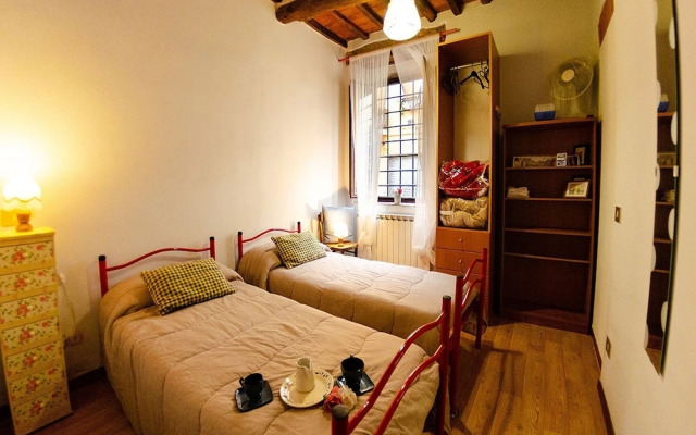 Lucca Central Garden Cottage