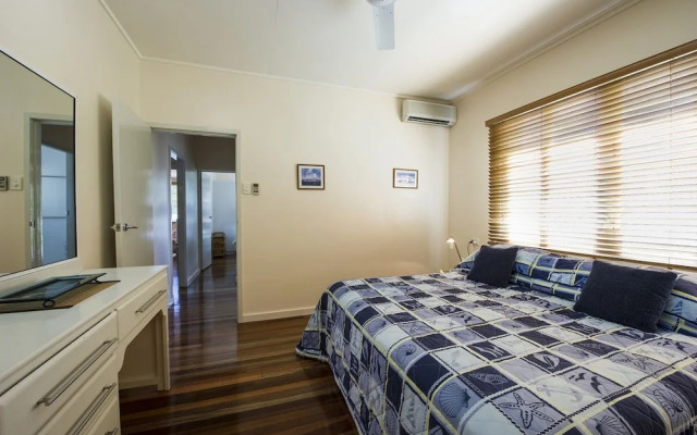 Picnic Bay Apartments Unit 4