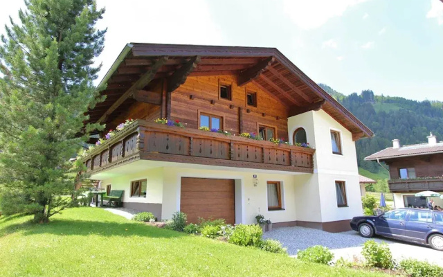 Spacious Apartment in Kleinarl near Ski Lift