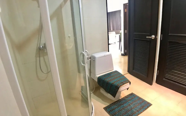 Twin Peaks Sukhumvit Suites