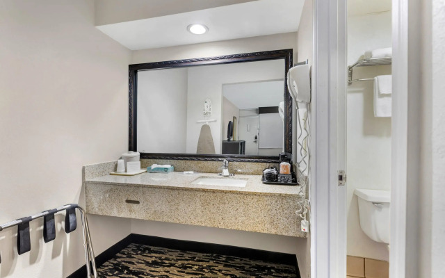 Quality Inn & Suites Easley - Greenville