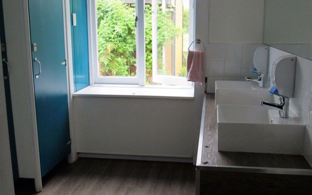 The White Elephant Accommodation - Hostel