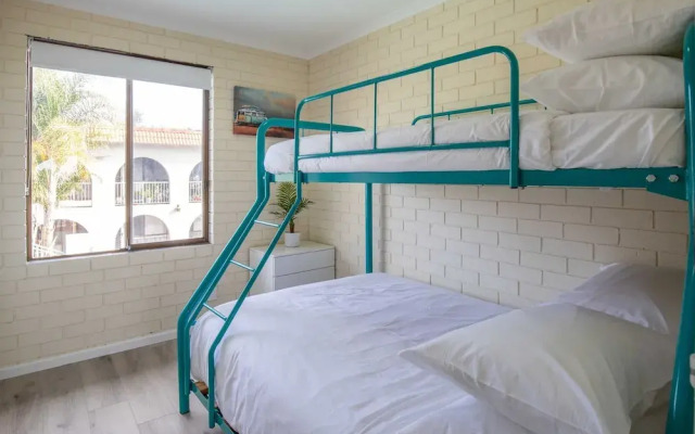 Charming 2-bed Apartment With Bay Views