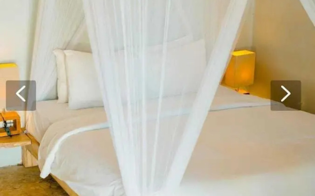 Bungalow Cafe Gili Beachfront