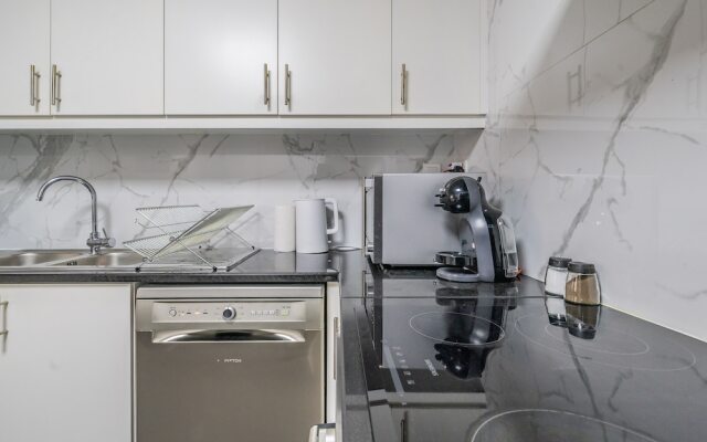 Luxury Waterfront Apartment with Beach Access