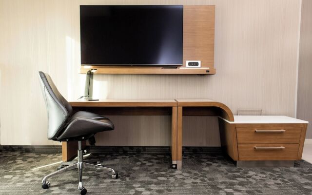 Courtyard Mesa at Wrigleyville West