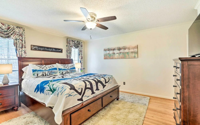 Lakeside Happiness: Home on Lake Moultrie!