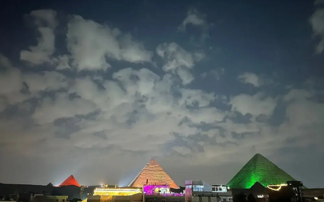 Falcon pyramids inn