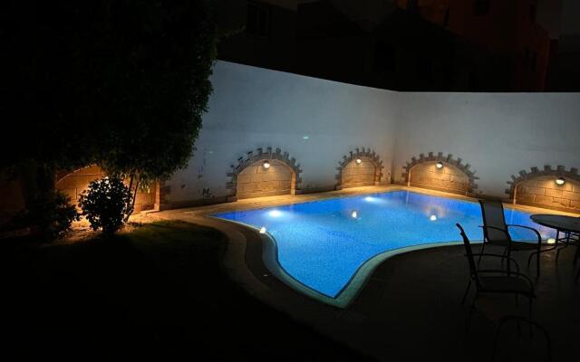 4 bedroom villa with garden and private pool