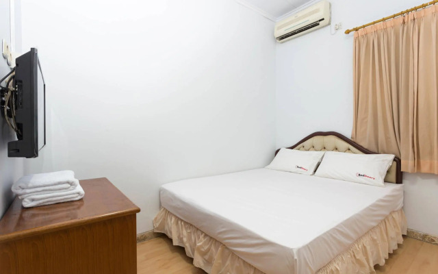 RedDoorz Karet Genteng Ijo