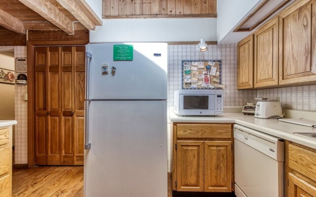 Valhalla - Private Rustic Getaway 2 Bedroom Cabin by RedAwning