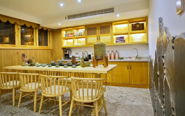 Yuexijiang Boutique Holiday Hotel