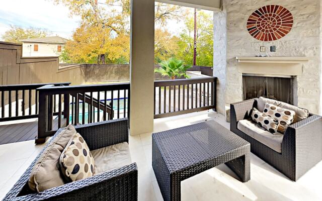 Skyline View Austin House by RedAwning