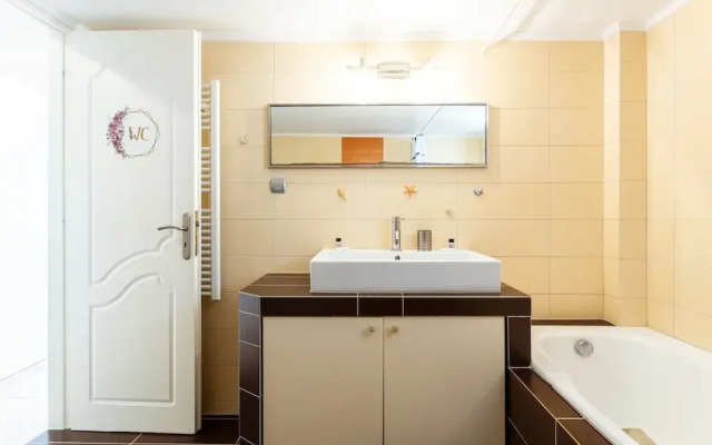 Verga Beachside Getaway With Panoramic Seaviews
