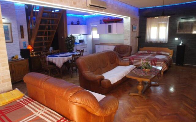 Apartments and bungalows Dalibor