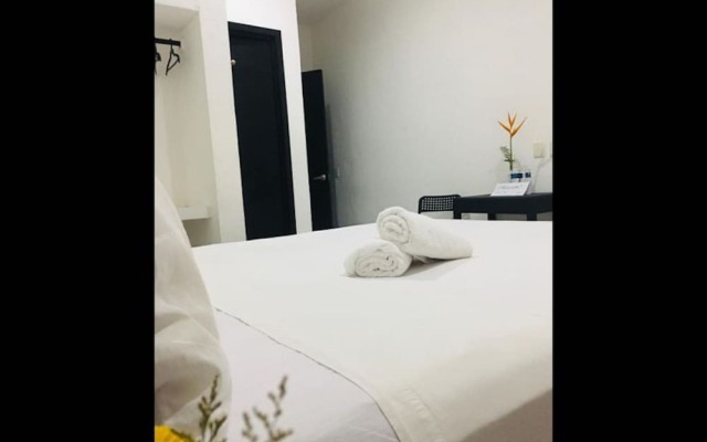 Room in Guest Room - Private Room With King Size bed Num023