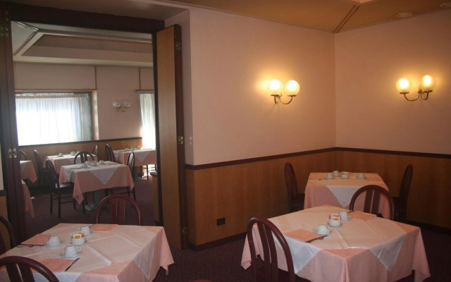 Albert Hotel