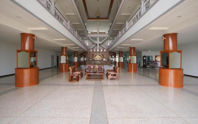 OYO 75394 Sakthong Grand Hotel