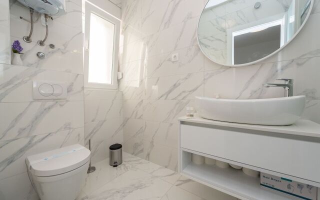 Apartments & Rooms Pool Villas Maris