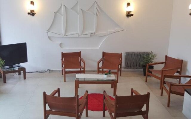 El Velero Hotel