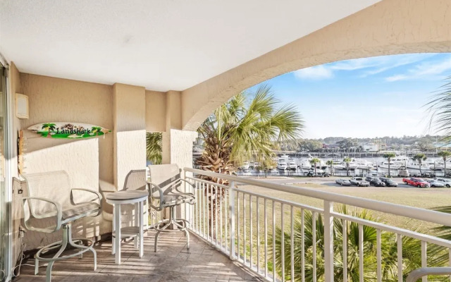 Yacht Club Villas