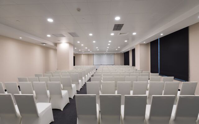 Crowne Plaza Shanghai Jinshan Hotel