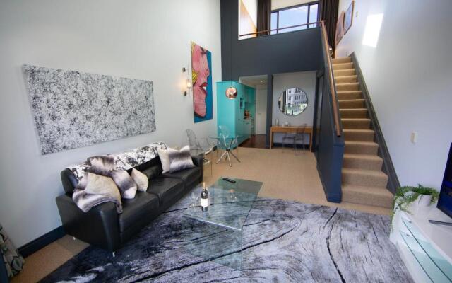 One-Bedroom In Loft Viaduct