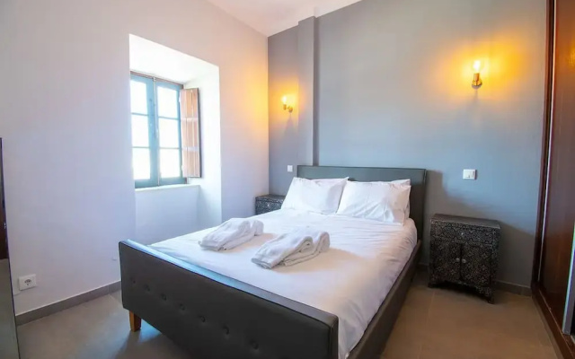 12a Travessa da Nau Modernised yet Traditional h