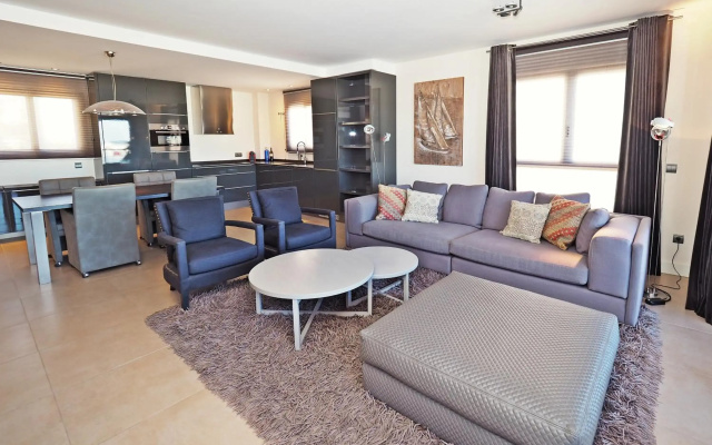 Luxe vakantieappartement aan de jachthaven van Altea met frontaal zeezicht