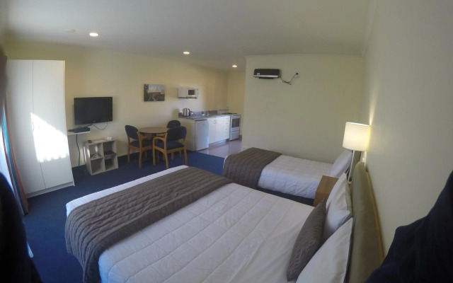 The Peaks Motor Inn