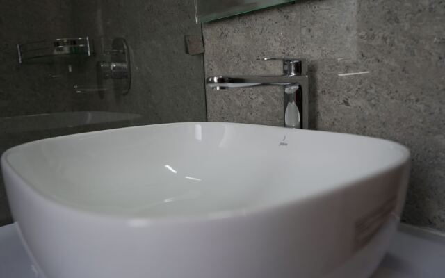 Hotel Golden Leaf Kashmir