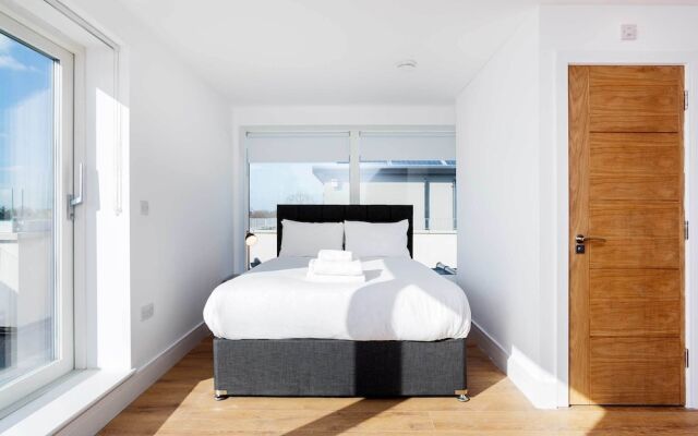 Modern Apartment in London With River Graveney Nearby