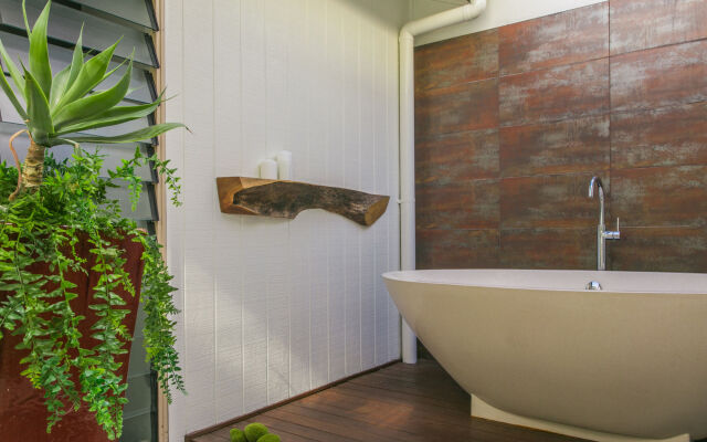 Byron Lakeside Holiday Apartments
