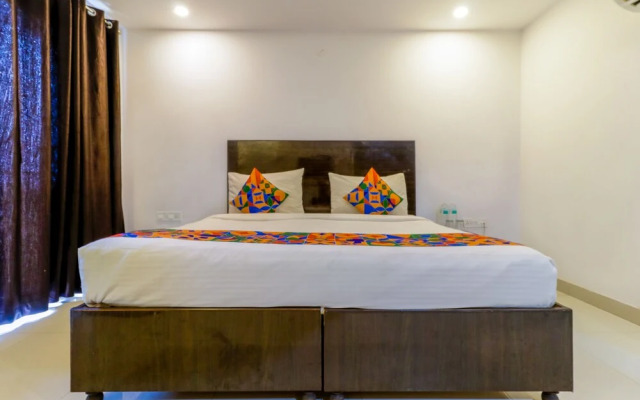 Tipsyy Inn Suites 007