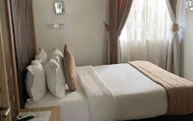D Avalon Suites