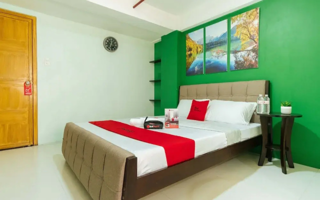RedDoorz Near C5 Kalayaan Avenue Makati