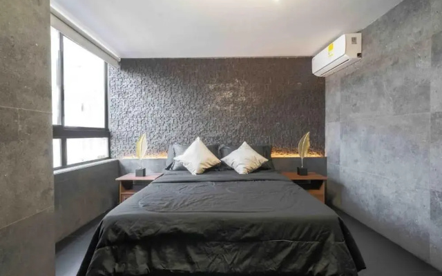 3 BR apartment 1 block from lleras park