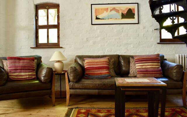 2 Bedroom Loft Style House In Central Islington