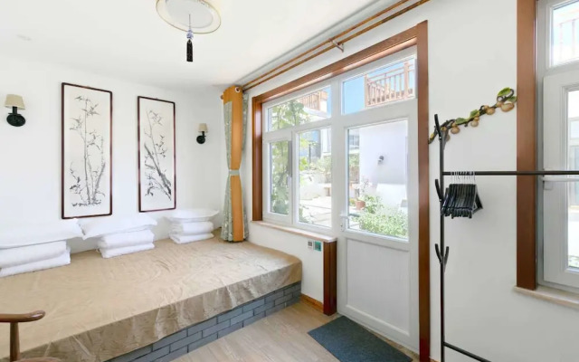 GuBei Water Town Revolution Hotel