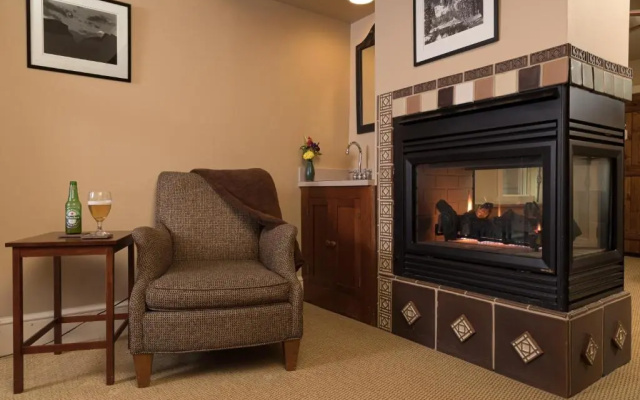 Lake Pointe Inn