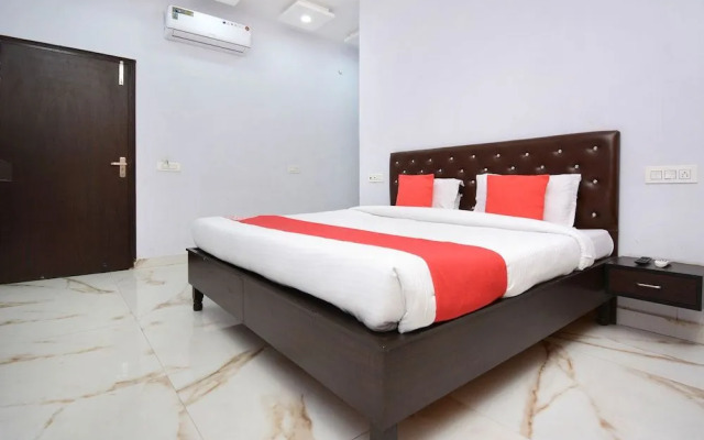 OYO 28282 Hotel J J Crown