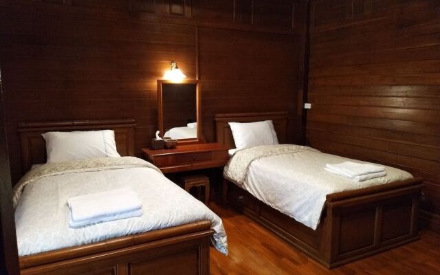 Ruean Ploysrirung Boutique Resort