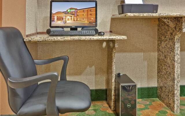 Holiday Inn Express WINFIELD