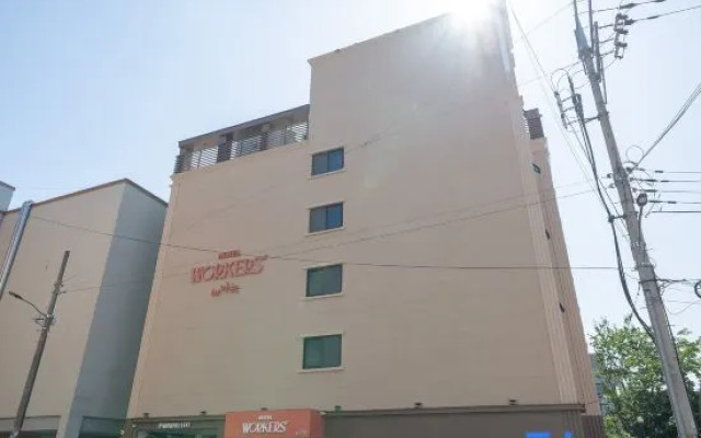 Workers Hotel Ansan by Aank
