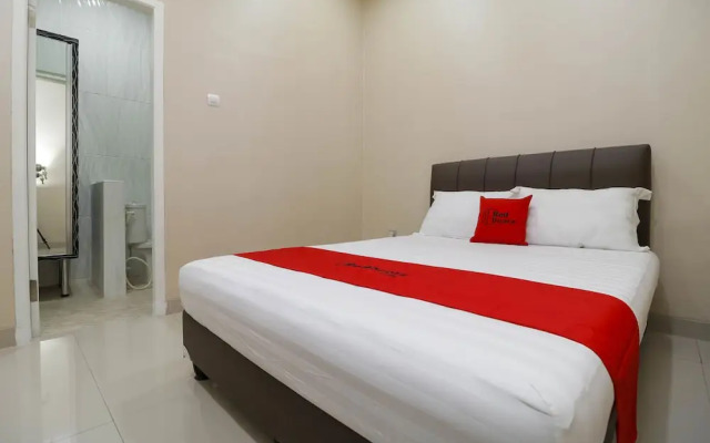 RedDoorz Syariah Plus near Dharmawangsa