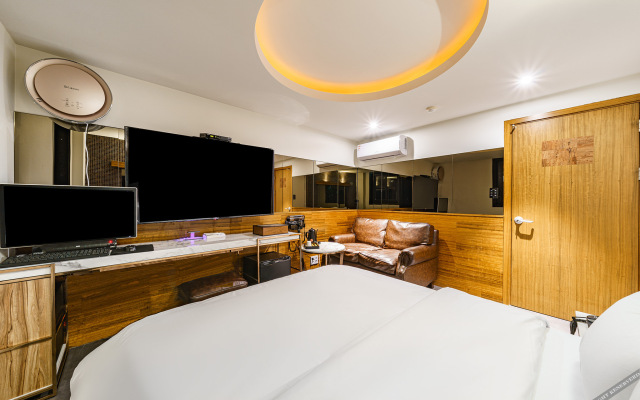 Newmond Hotel
