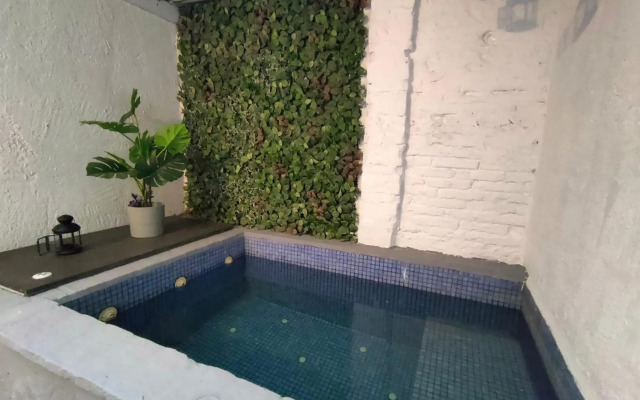 Pequeño Alojamiento con Mini Piscina - NO climatizada