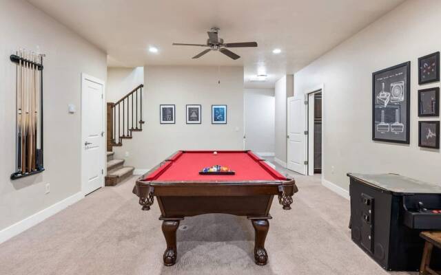 Hidden Treasure #15 6 Bedroom Home