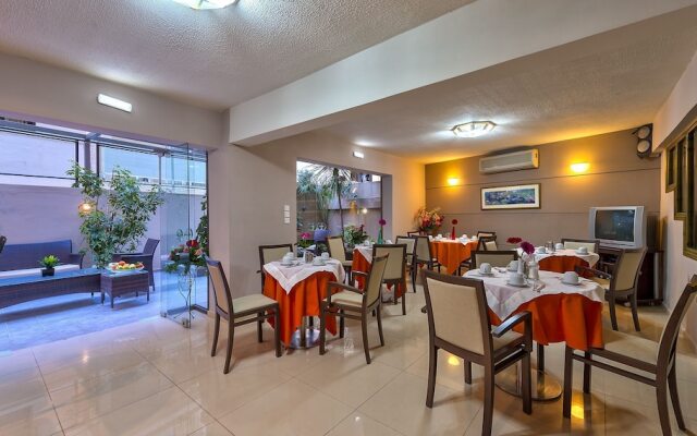 Leonidas Hotel And Apartments